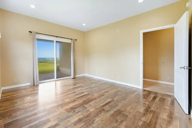 Listing Image for 32 W Kapueone Pl 39 of 50