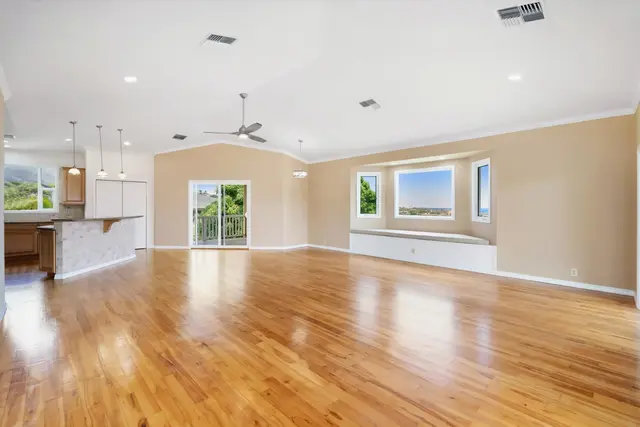 Listing Image for 32 W Kapueone Pl 4 of 50