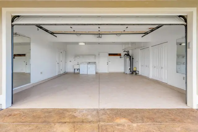 Listing Image for 32 W Kapueone Pl 41 of 50