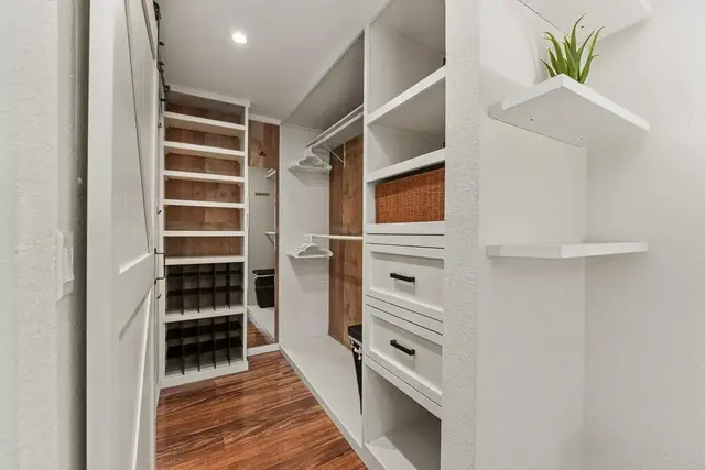Listing Image for 140 Uwapo Rd 19-202 41 of 49