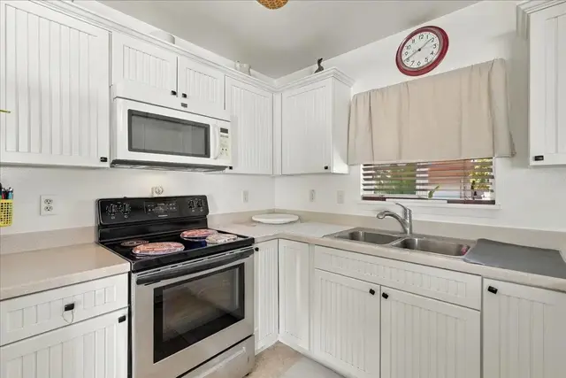 Listing Image for 34 Mauli Ola St 12 of 35