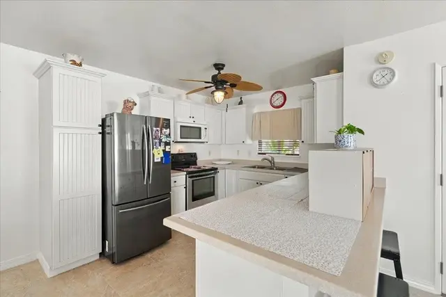 Listing Image for 34 Mauli Ola St 9 of 35