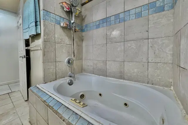 Listing Image for 136 Aliilani St 17 of 32