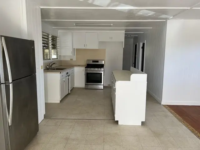 Listing Image for 400 Onehee Ave 5 of 7