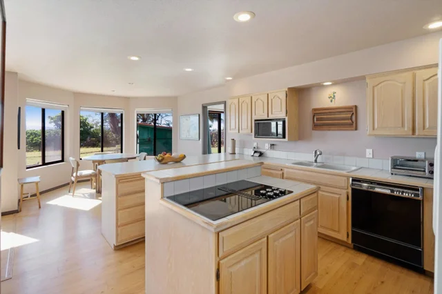 Listing Image for 2160 Kamehameha V Hwy 15 of 44