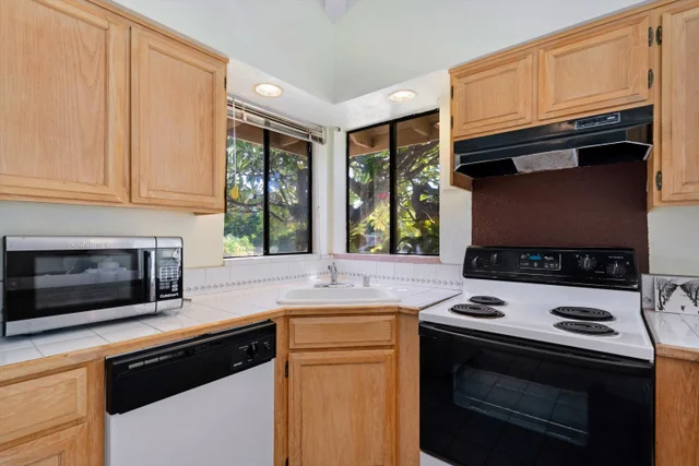 Listing Image for 2160 Kamehameha V Hwy 35 of 44