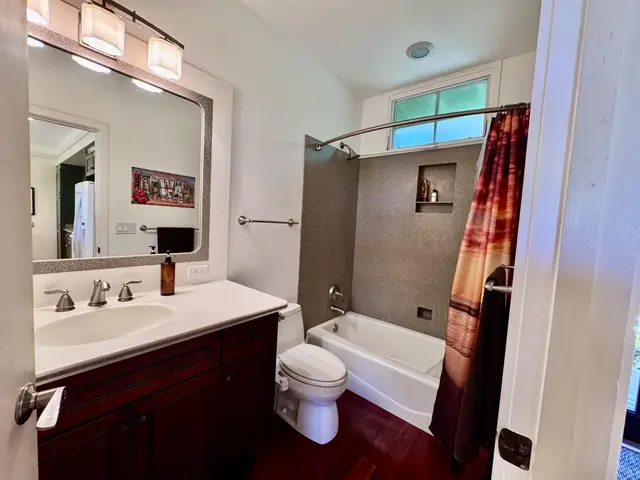 Listing Image for 100 Lio Pl P2 16 of 32