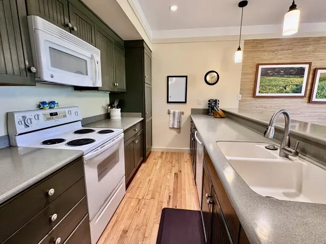 Listing Image for 100 Lio Pl P2 5 of 32