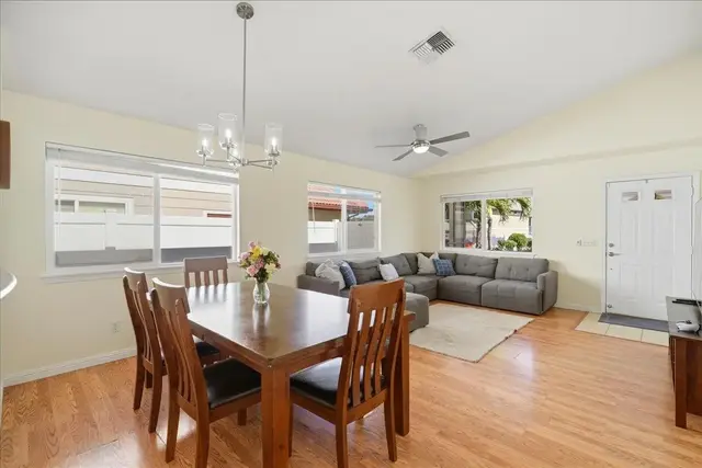 Listing Image for 18 Henohea Pl 12 of 50