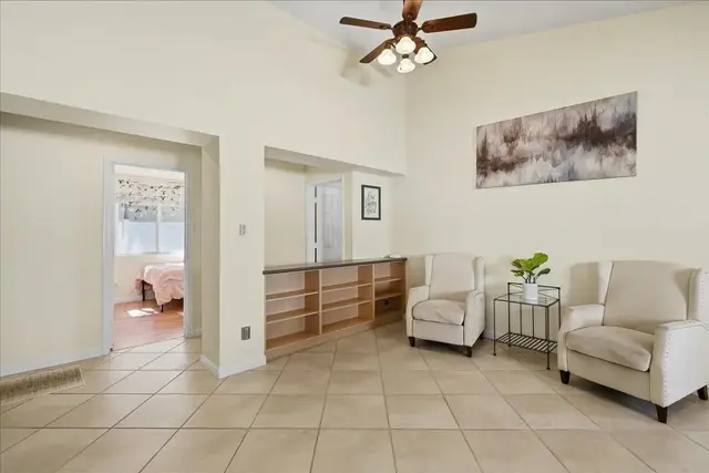 Listing Image for 18 Henohea Pl 15 of 50