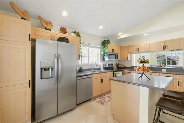 Listing Image for 18 Henohea Pl 21 of 50