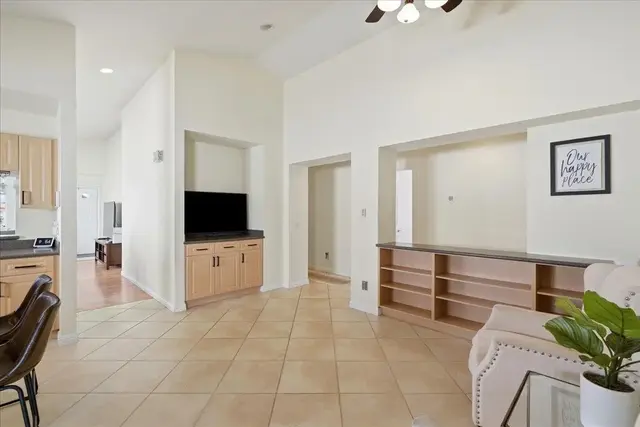 Listing Image for 18 Henohea Pl 22 of 50