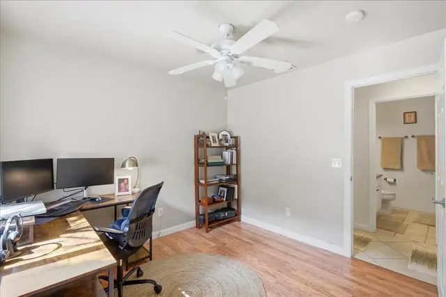 Listing Image for 18 Henohea Pl 28 of 50