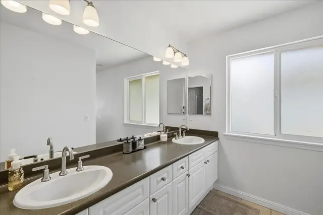Listing Image for 18 Henohea Pl 34 of 50