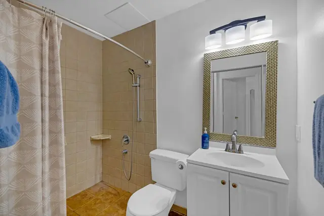 Listing Image for 2065 Kanoe St A 13 of 24