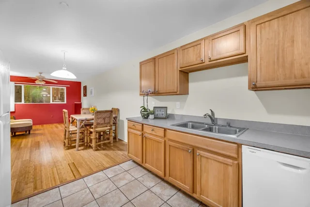 Listing Image for 45 Stephen Ln 814 14 of 19