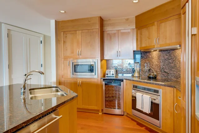 Listing Image for 1 Bay Dr 3501 21 of 49