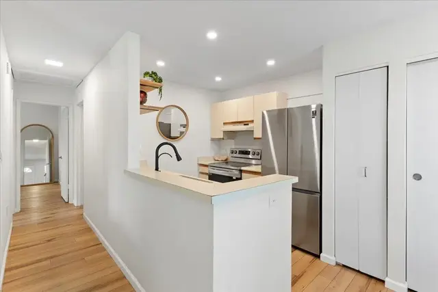 Listing Image for 160 Keonekai Rd 18-204 11 of 34
