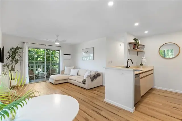 Listing Image for 160 Keonekai Rd 18-204 12 of 34