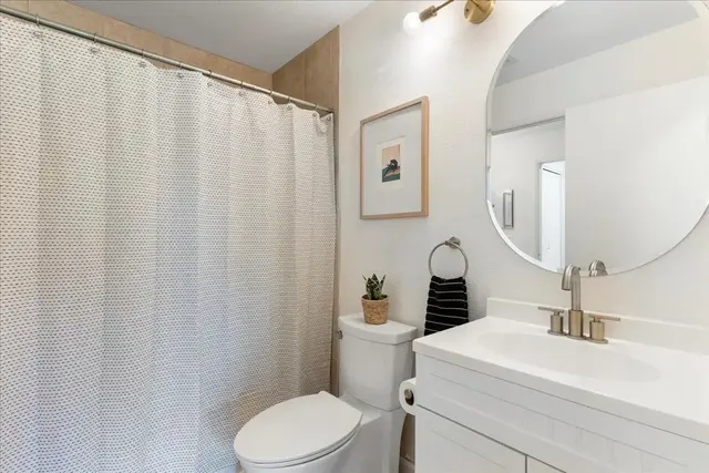 Listing Image for 160 Keonekai Rd 18-204 17 of 34