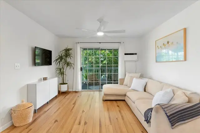 Listing Image for 160 Keonekai Rd 18-204 2 of 34