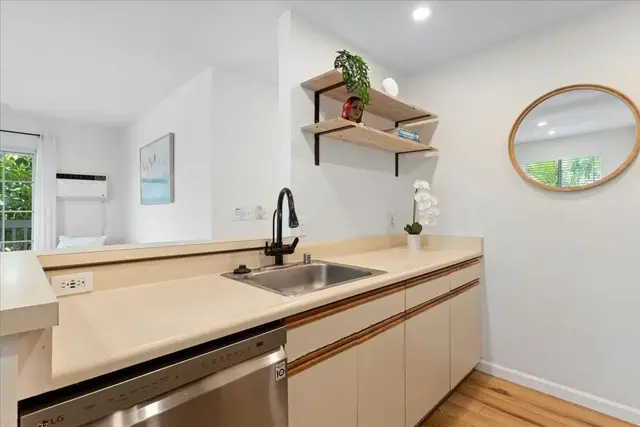 Listing Image for 160 Keonekai Rd 18-204 24 of 34