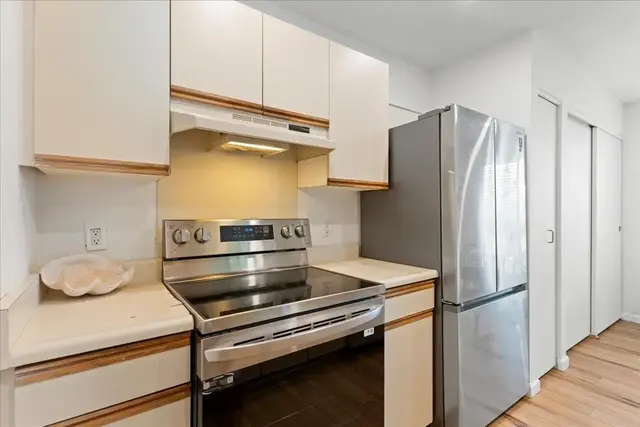 Listing Image for 160 Keonekai Rd 18-204 25 of 34