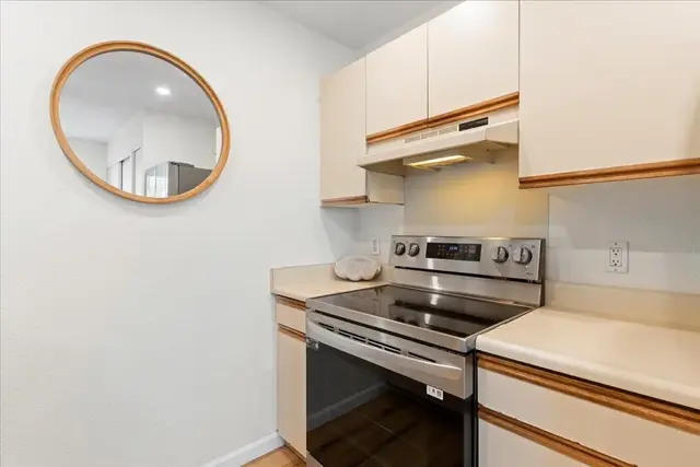 Listing Image for 160 Keonekai Rd 18-204 26 of 34