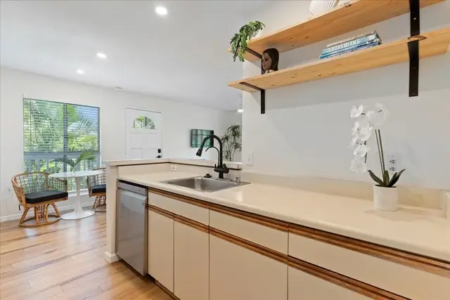 Listing Image for 160 Keonekai Rd 18-204 27 of 34
