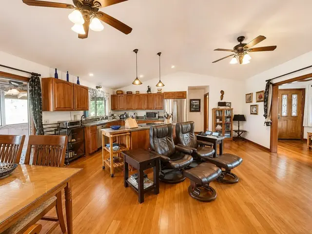 Listing Image for 1633 Farrington Ave 10 of 38