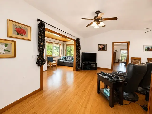 Listing Image for 1633 Farrington Ave 11 of 38