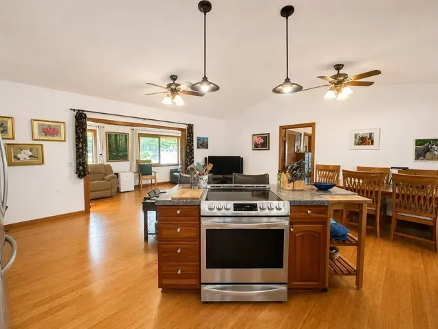 Listing Image for 1633 Farrington Ave 13 of 38