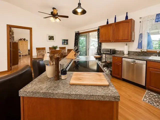 Listing Image for 1633 Farrington Ave 15 of 38