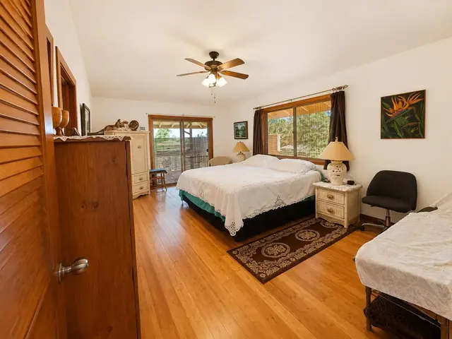 Listing Image for 1633 Farrington Ave 17 of 38