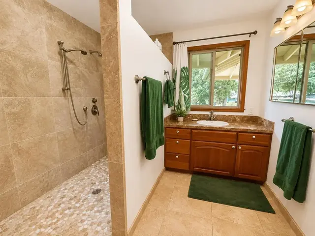 Listing Image for 1633 Farrington Ave 19 of 38