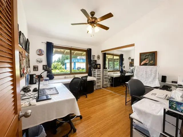 Listing Image for 1633 Farrington Ave 22 of 38