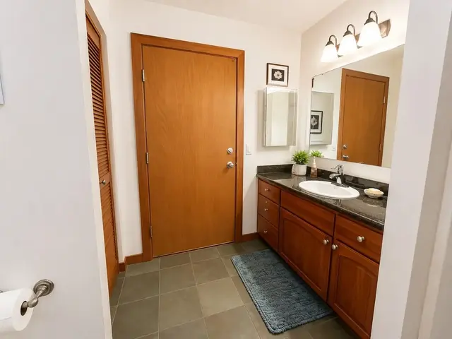 Listing Image for 1633 Farrington Ave 23 of 38