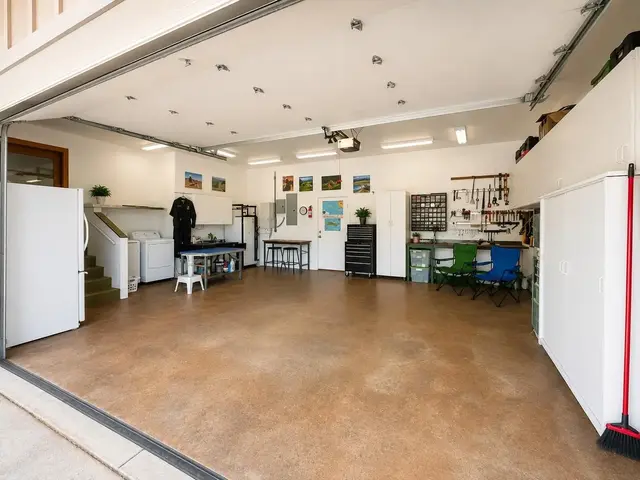 Listing Image for 1633 Farrington Ave 34 of 38