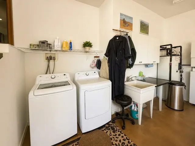 Listing Image for 1633 Farrington Ave 35 of 38
