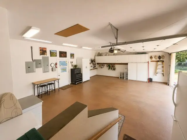 Listing Image for 1633 Farrington Ave 36 of 38