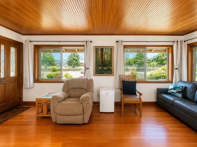 Listing Image for 1633 Farrington Ave 8 of 38