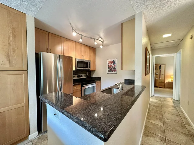 Listing Image for 160 Keonekai Rd 18-203 10 of 29