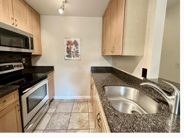 Listing Image for 160 Keonekai Rd 18-203 11 of 29