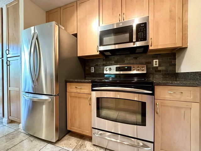 Listing Image for 160 Keonekai Rd 18-203 12 of 29