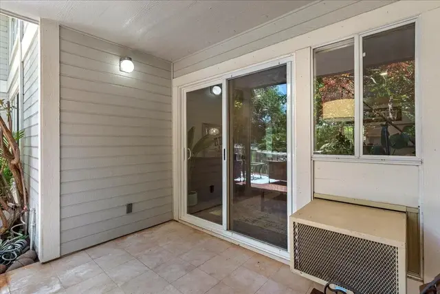 Listing Image for 160 Keonekai Rd 17-102 30 of 50