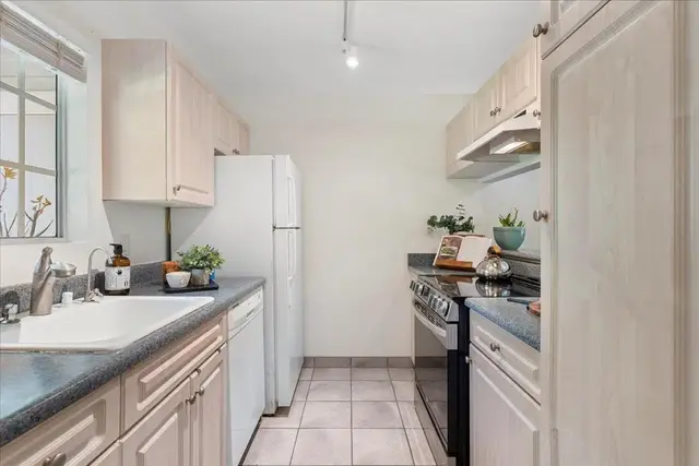 Listing Image for 160 Keonekai Rd 17-102 4 of 50