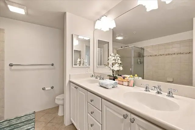 Listing Image for 1233 Limahana Cir B202 19 of 32