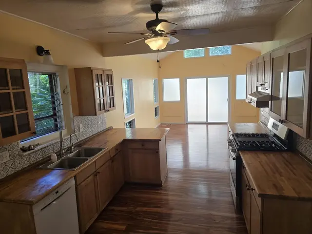 Listing Image for 3237 Luahine Pl 7 of 15