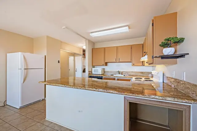 Listing Image for 3740 Lower Honoapiilani Rd E308 16 of 38