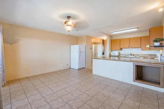 Listing Image for 3740 Lower Honoapiilani Rd E308 18 of 38